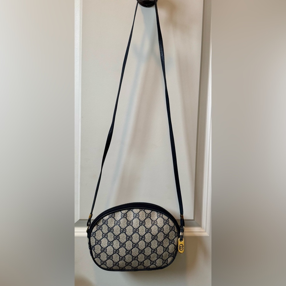 Gucci Vintage Oval Crossbody in Navy - Picture 6 of 16